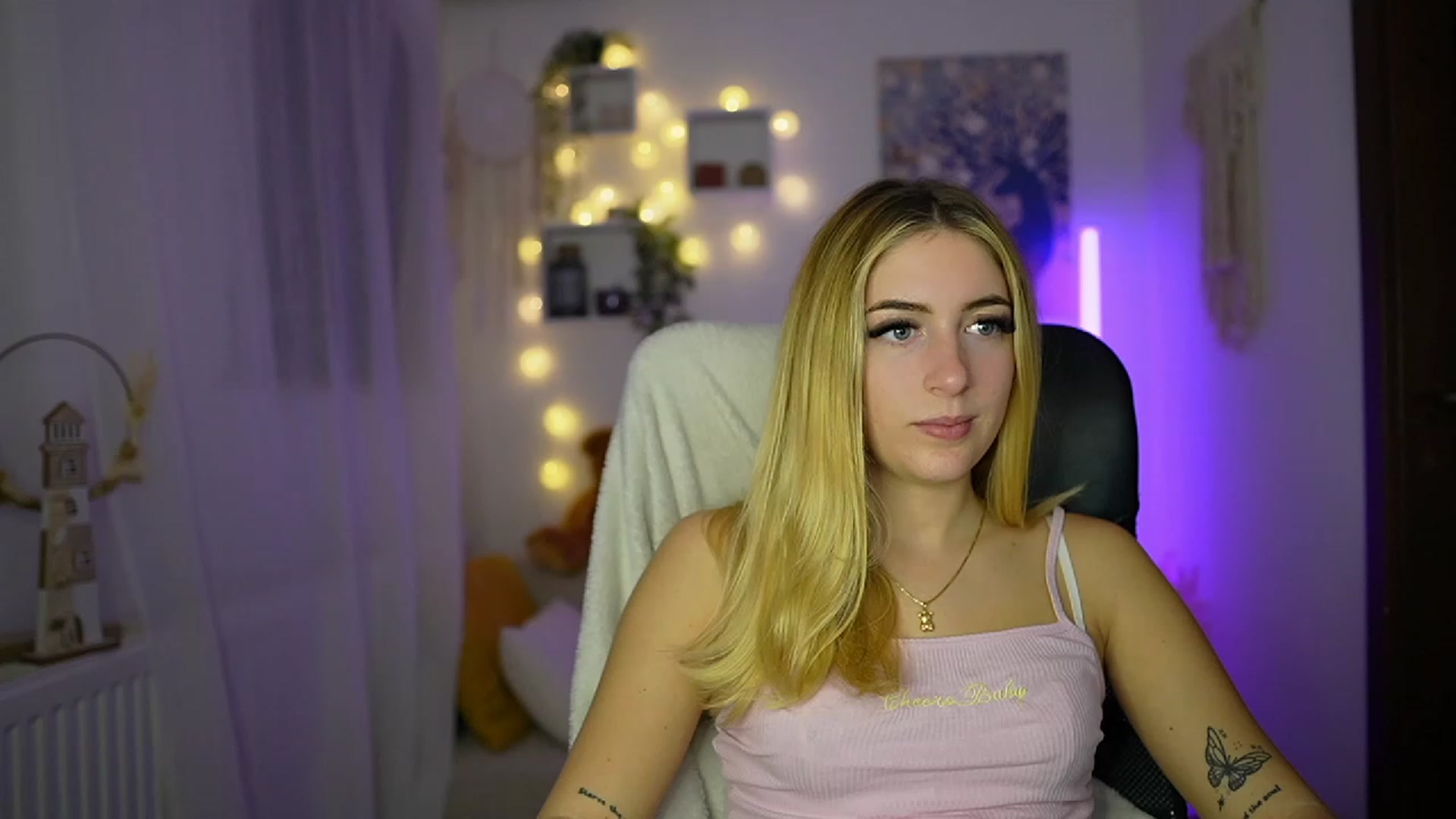 Gallery image thumbnail from Tina_Nappi18's myfreecams stream on, 10/26/2023, 17:32 image 7 of 20