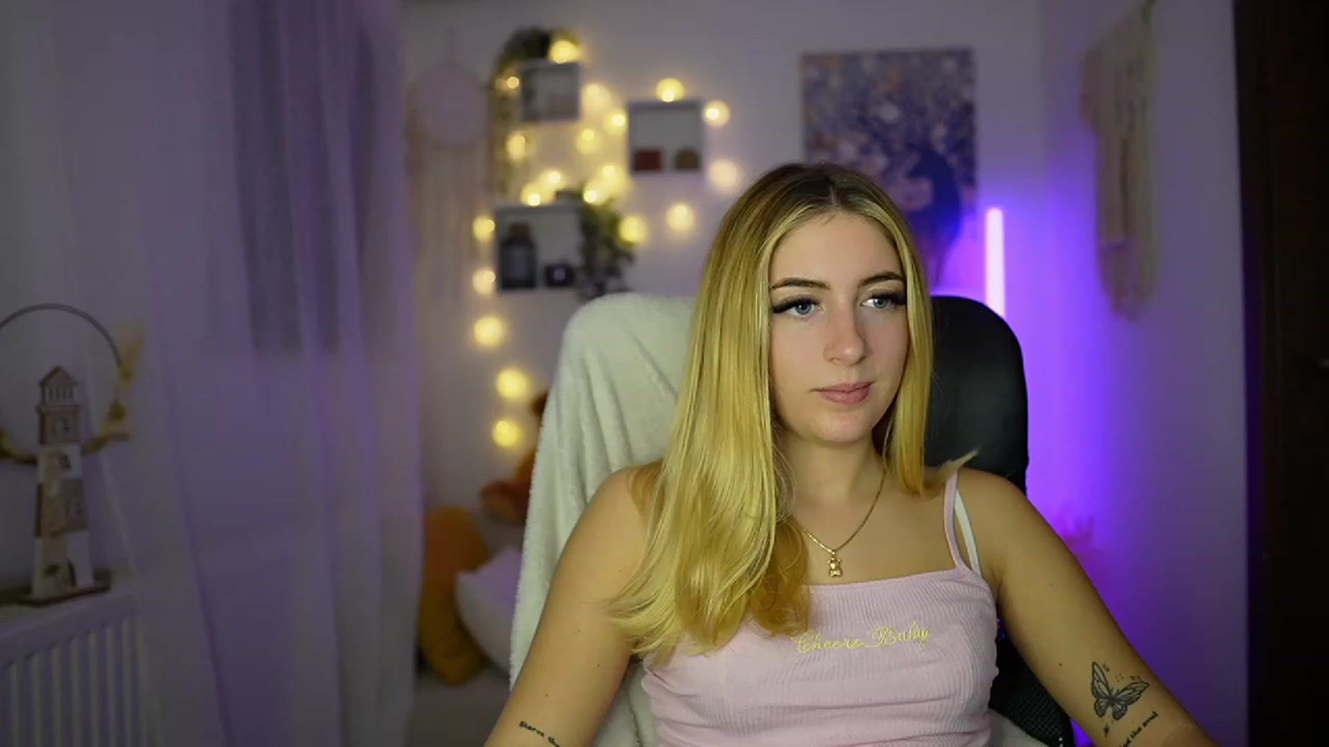 Gallery image thumbnail from Tina_Nappi18's myfreecams stream on, 10/26/2023, 17:32 image 10 of 20