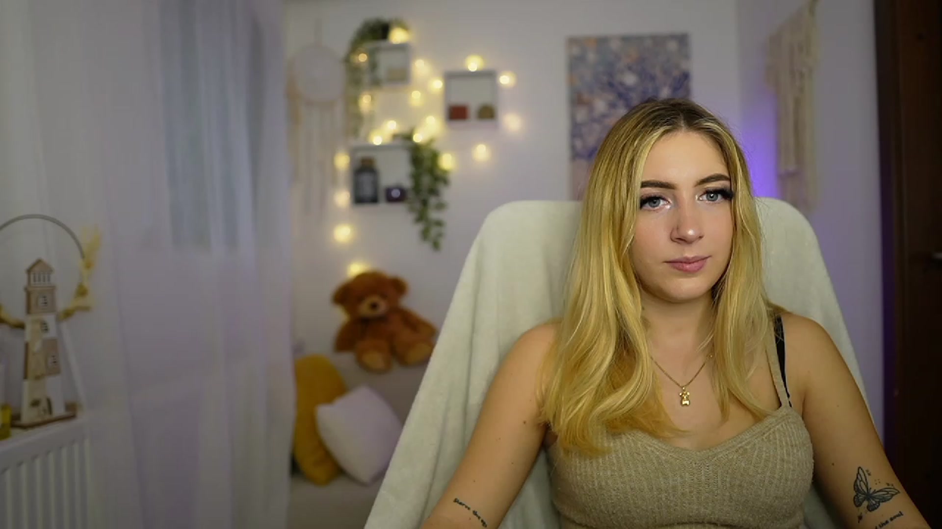 Gallery image thumbnail from Tina_Nappi18's myfreecams stream on, 10/27/2023, 10:15 image 18 of 20