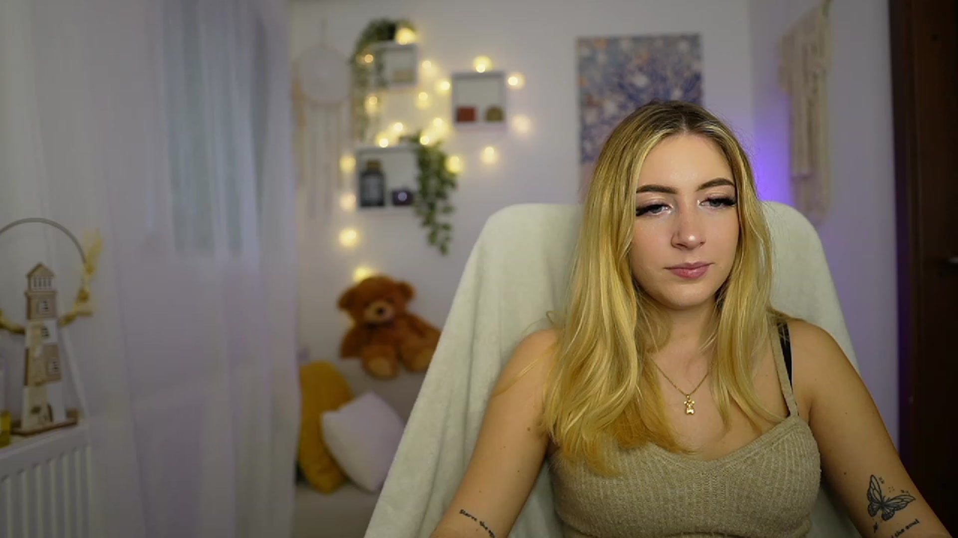 Gallery image thumbnail from Tina_Nappi18's myfreecams stream on, 10/27/2023, 10:15 image 13 of 20