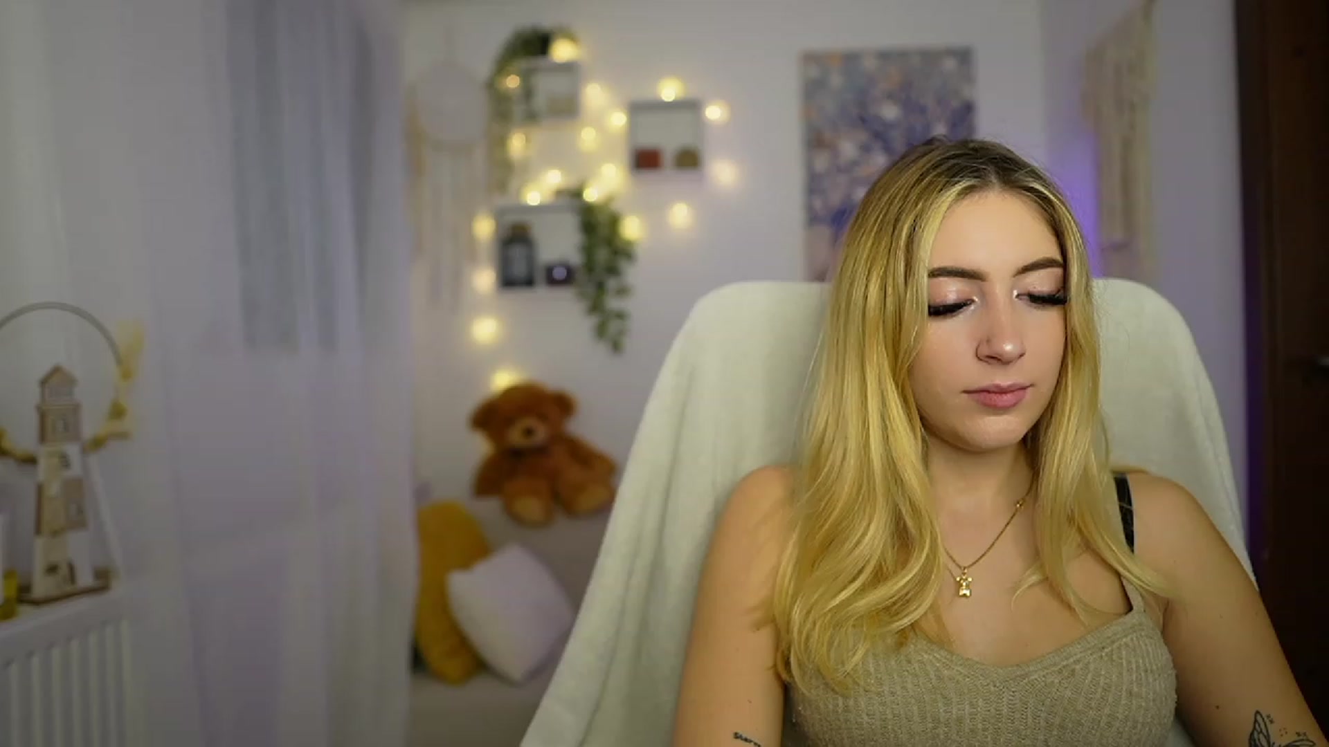 Gallery image thumbnail from Tina_Nappi18's myfreecams stream on, 10/27/2023, 10:15 image 5 of 20