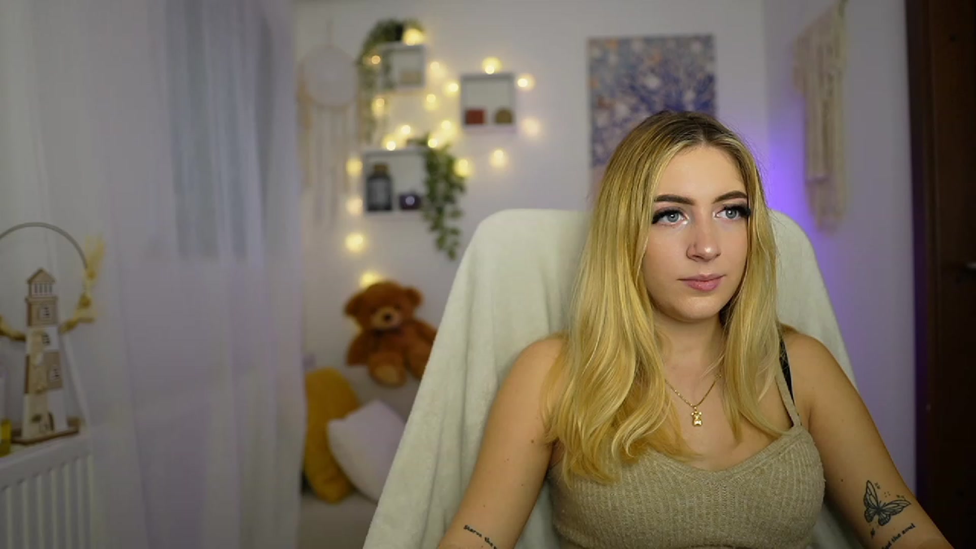 Gallery image thumbnail from Tina_Nappi18's myfreecams stream on, 10/27/2023, 10:15 image 19 of 20