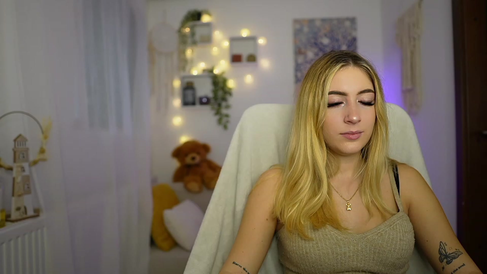Gallery image thumbnail from Tina_Nappi18's myfreecams stream on, 10/27/2023, 10:15 image 11 of 20