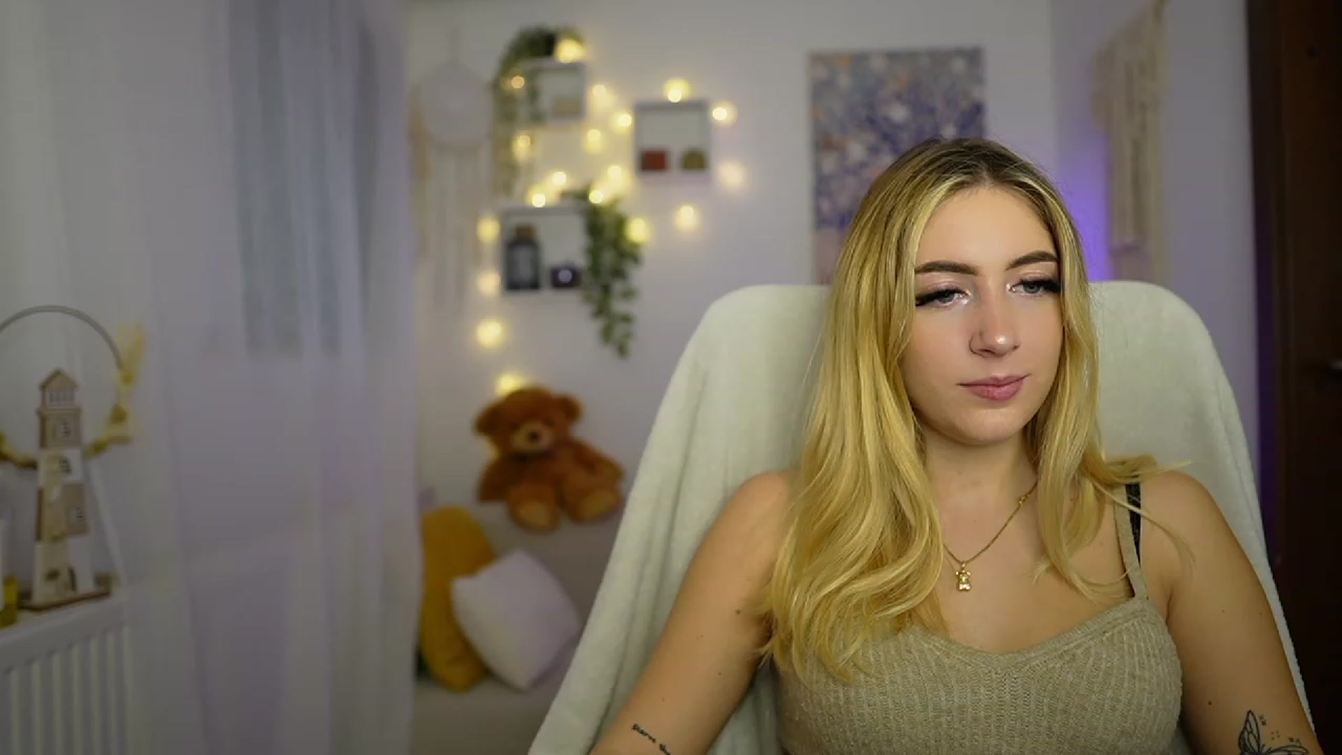 Gallery image thumbnail from Tina_Nappi18's myfreecams stream on, 10/27/2023, 10:15 image 3 of 20