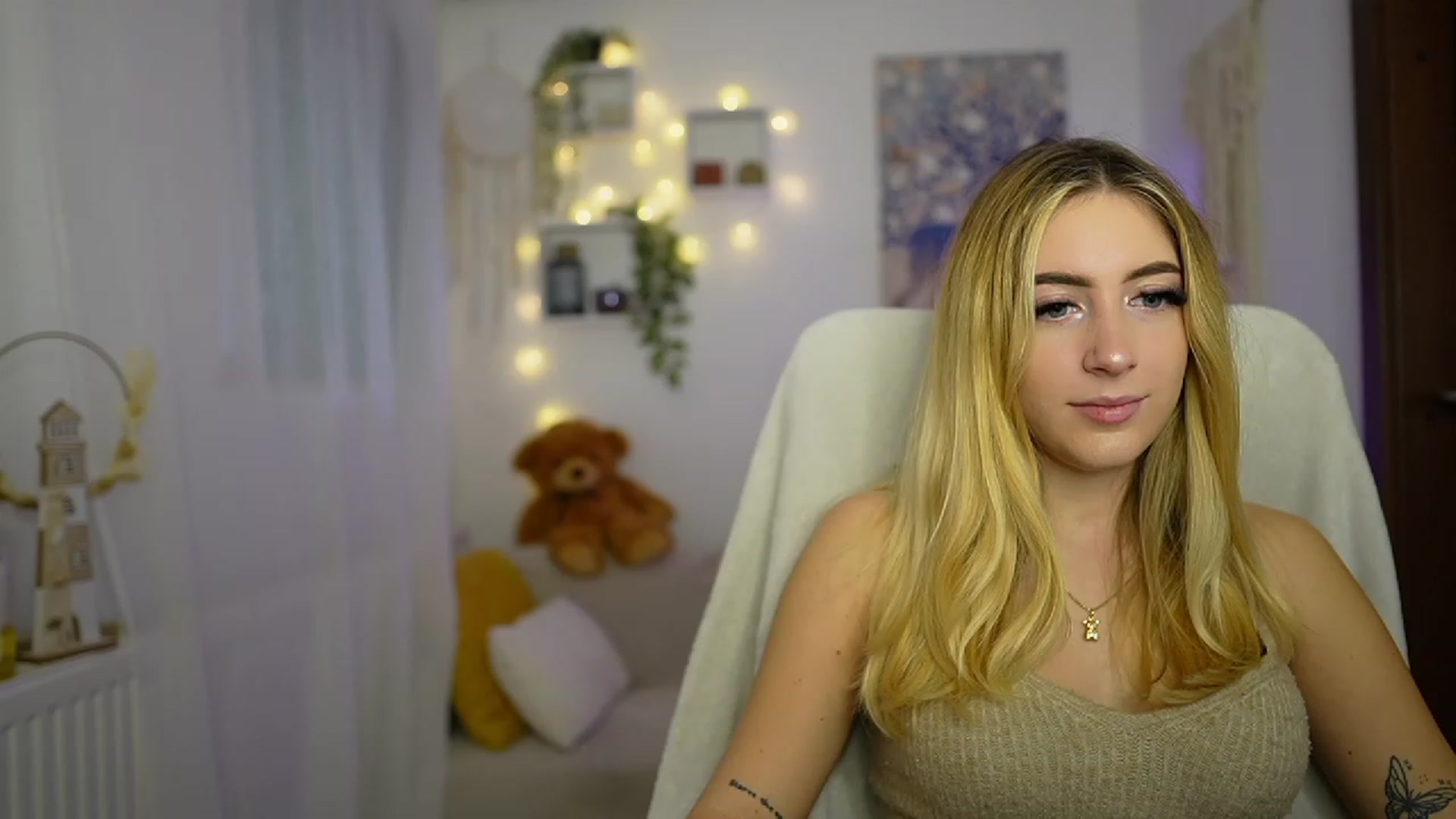 Gallery image thumbnail from Tina_Nappi18's myfreecams stream on, 10/27/2023, 10:15 image 8 of 20