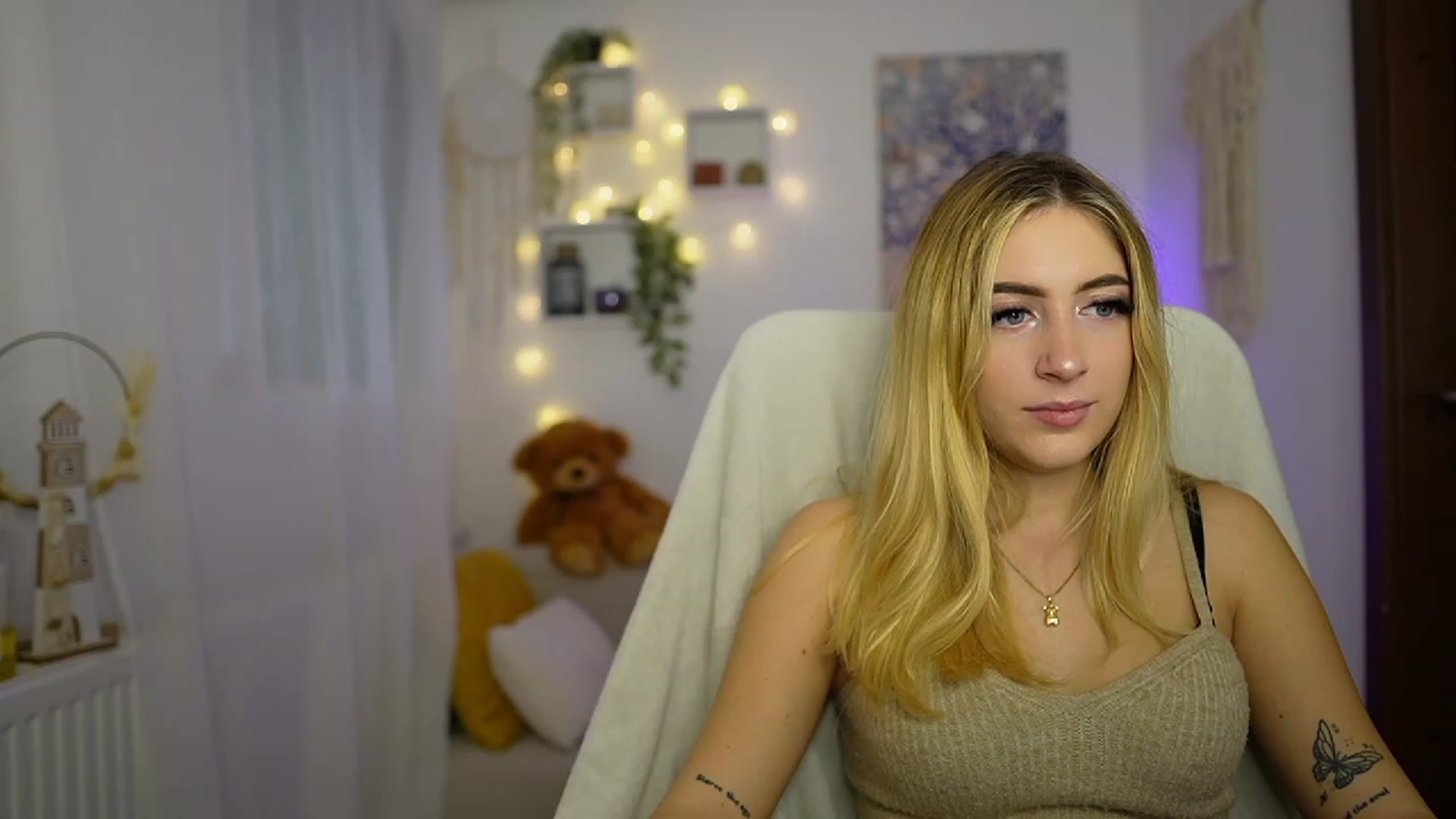 Gallery image thumbnail from Tina_Nappi18's myfreecams stream on, 10/27/2023, 10:15 image 12 of 20