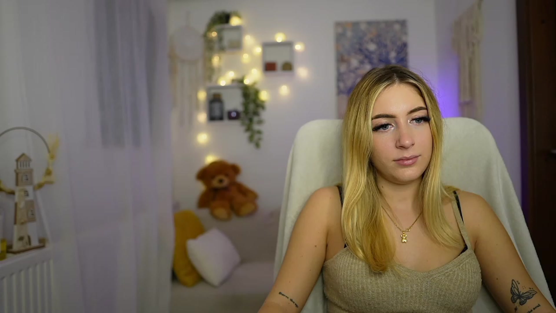Gallery image thumbnail from Tina_Nappi18's myfreecams stream on, 10/27/2023, 12:19 image 8 of 20