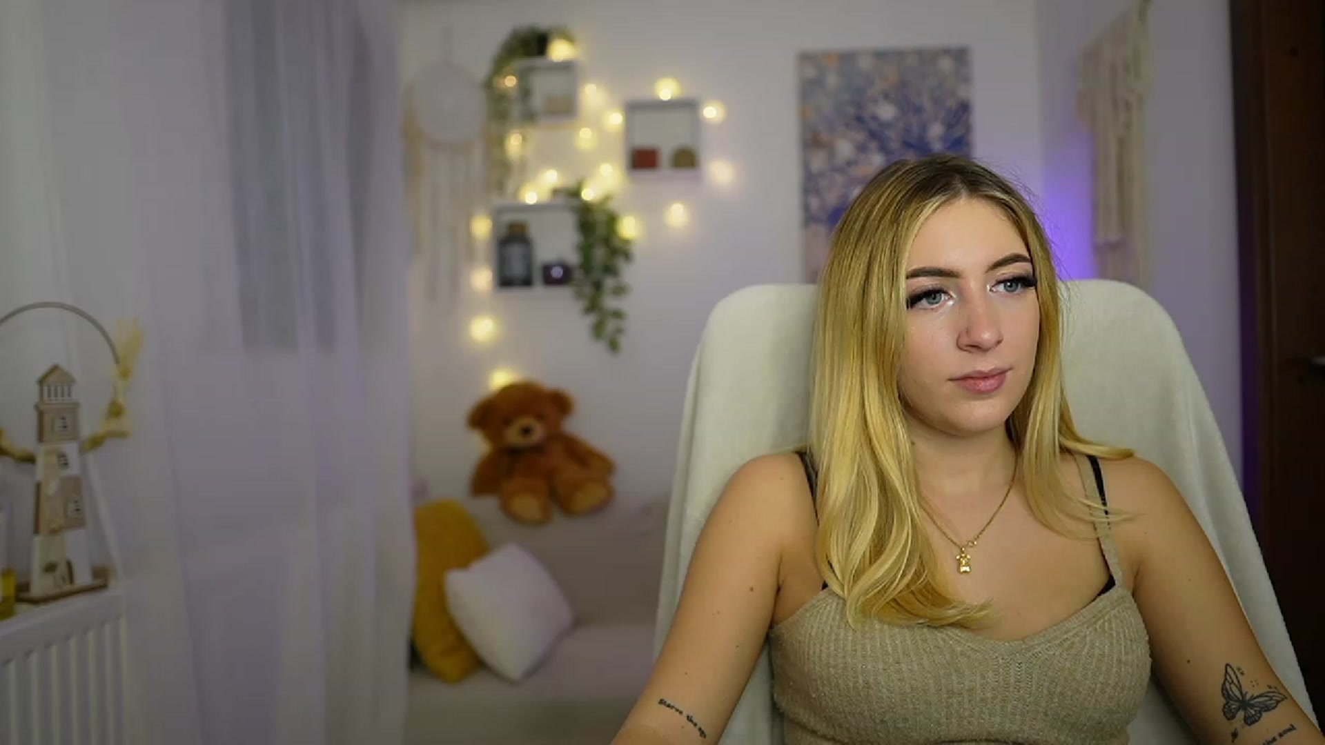 Gallery image thumbnail from Tina_Nappi18's myfreecams stream on, 10/27/2023, 12:19 image 11 of 20