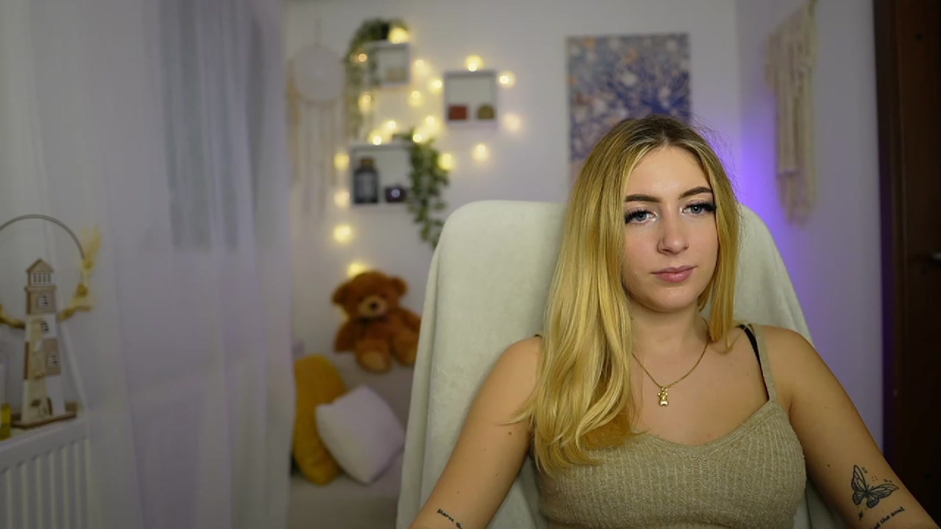 Gallery image thumbnail from Tina_Nappi18's myfreecams stream on, 10/27/2023, 12:19 image 18 of 20