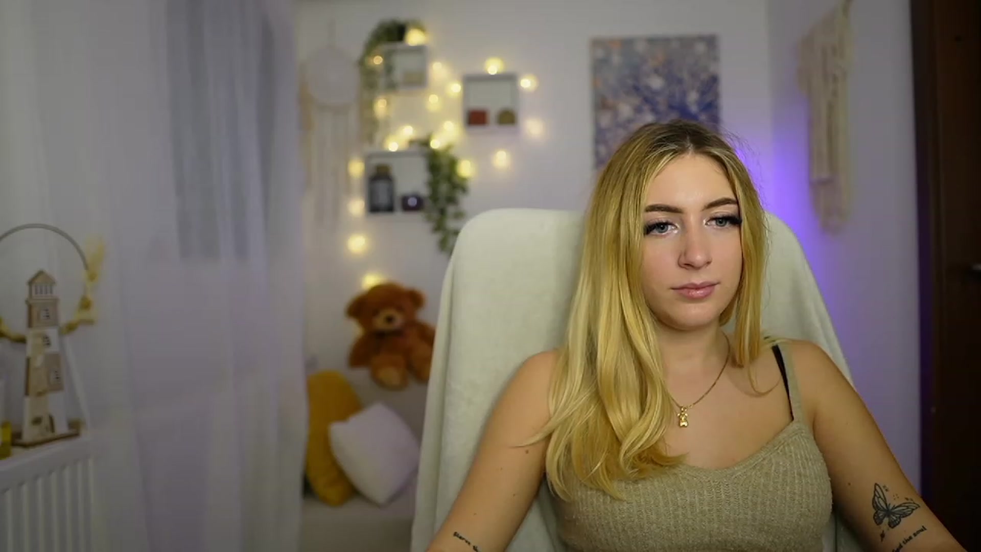 Gallery image thumbnail from Tina_Nappi18's myfreecams stream on, 10/27/2023, 12:19 image 19 of 20