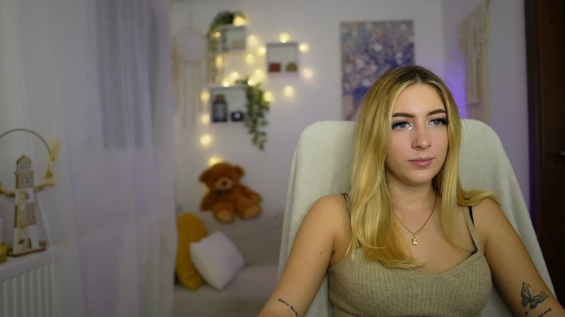 Gallery image thumbnail from Tina_Nappi18's myfreecams stream on, 10/27/2023, 12:19 image 13 of 20