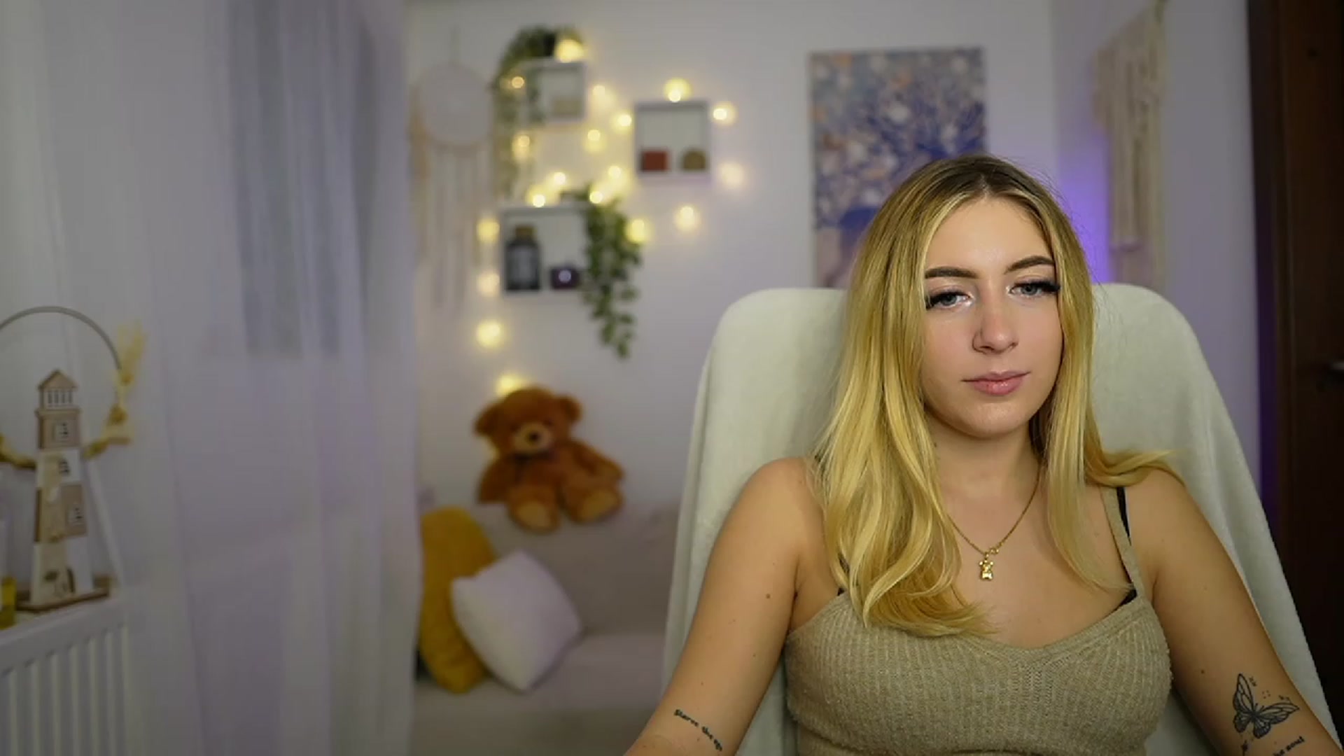 Gallery image thumbnail from Tina_Nappi18's myfreecams stream on, 10/27/2023, 12:19 image 12 of 20
