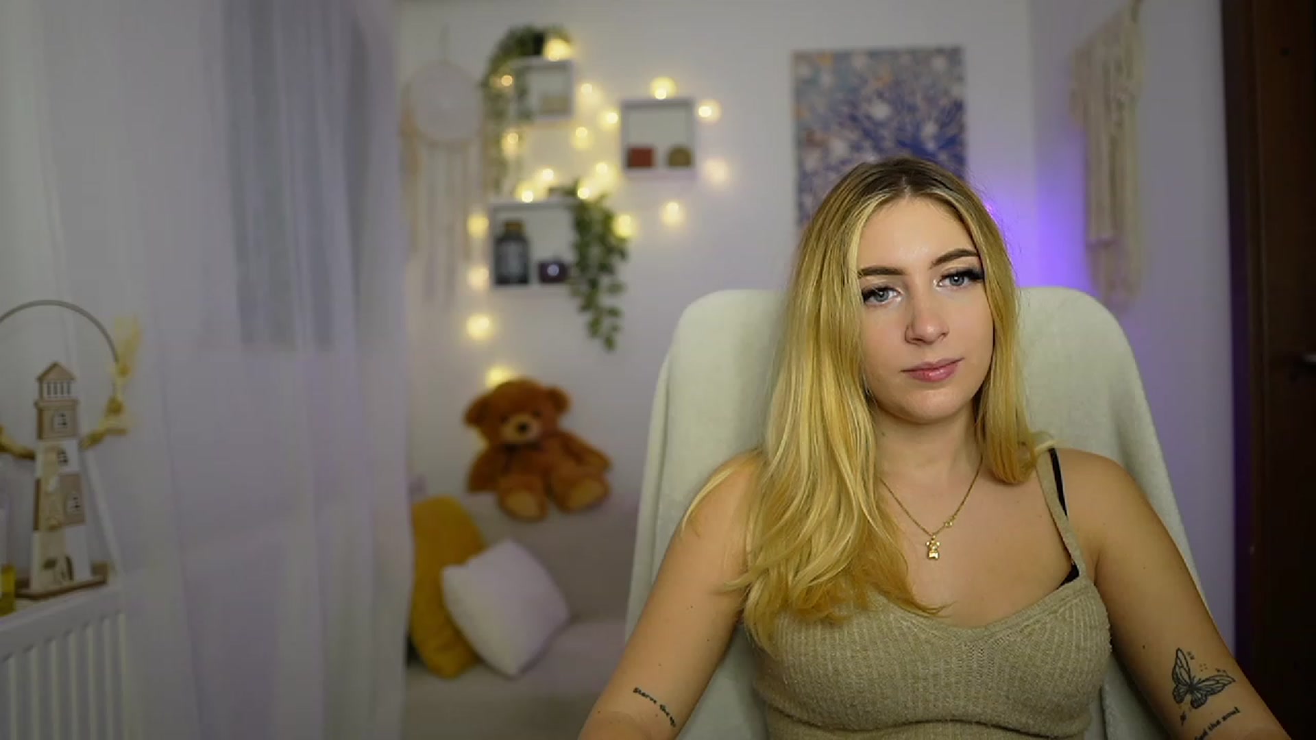 Gallery image thumbnail from Tina_Nappi18's myfreecams stream on, 10/27/2023, 12:19 image 1 of 20