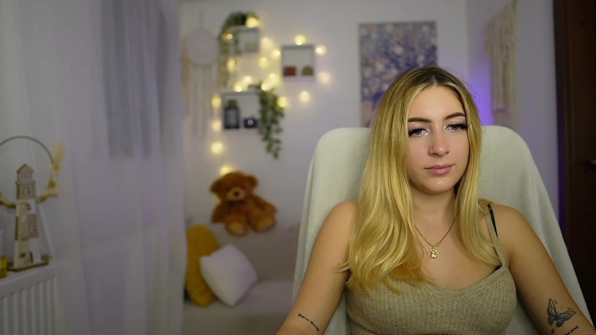 Gallery image thumbnail from Tina_Nappi18's myfreecams stream on, 10/27/2023, 12:19 image 7 of 20
