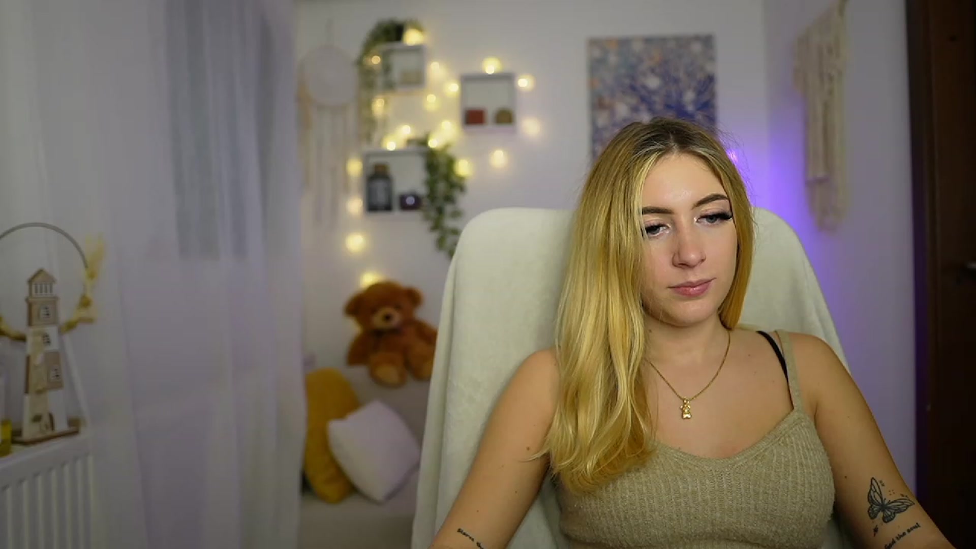 Gallery image thumbnail from Tina_Nappi18's myfreecams stream on, 10/27/2023, 12:19 image 16 of 20
