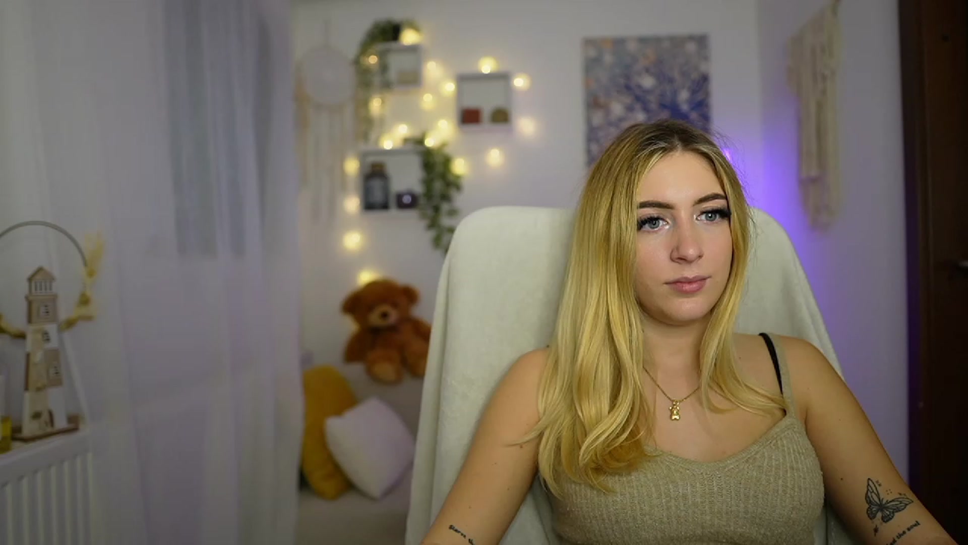 Gallery image thumbnail from Tina_Nappi18's myfreecams stream on, 10/27/2023, 12:19 image 20 of 20