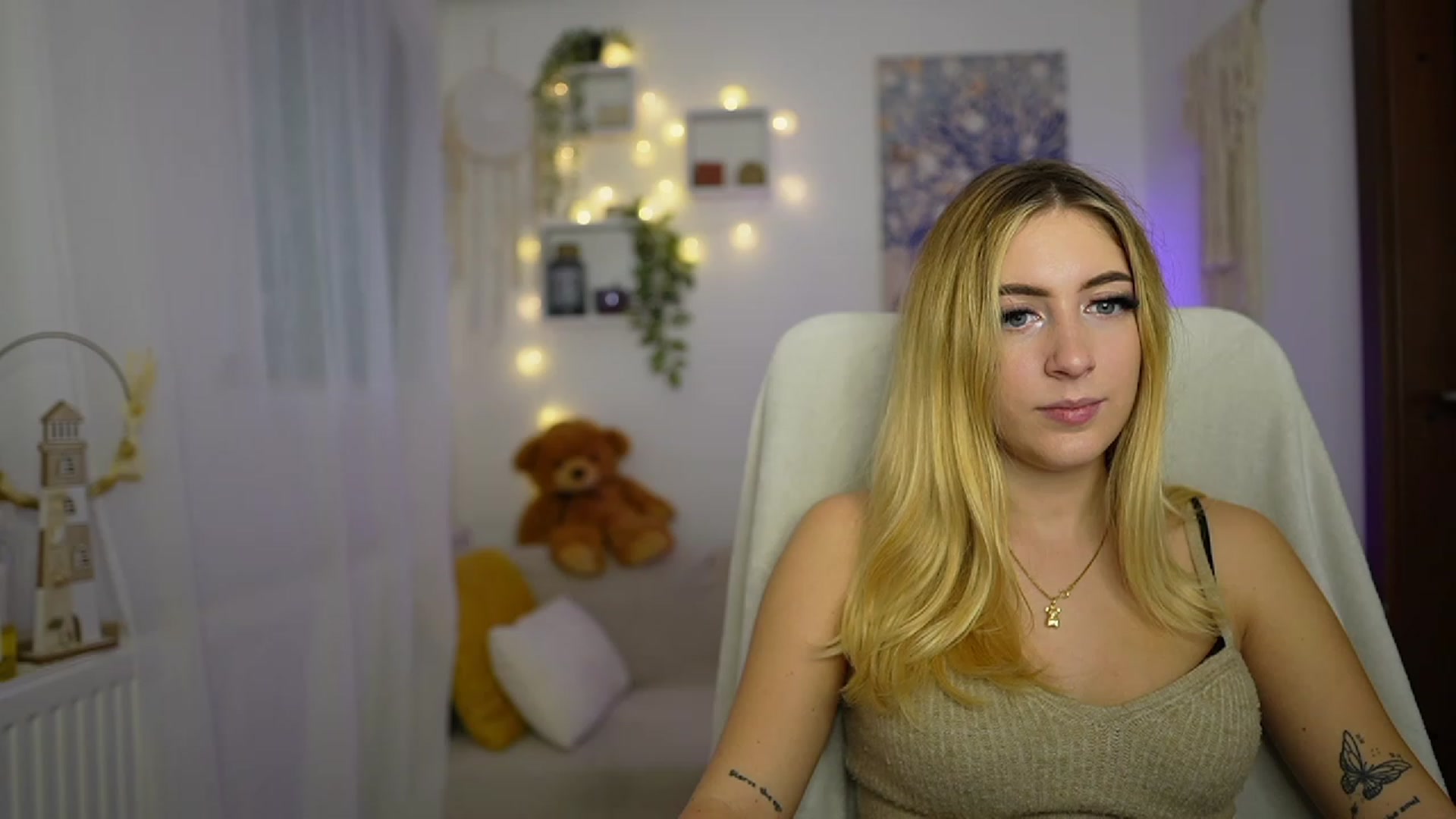 Gallery image thumbnail from Tina_Nappi18's myfreecams stream on, 10/27/2023, 12:19 image 6 of 20