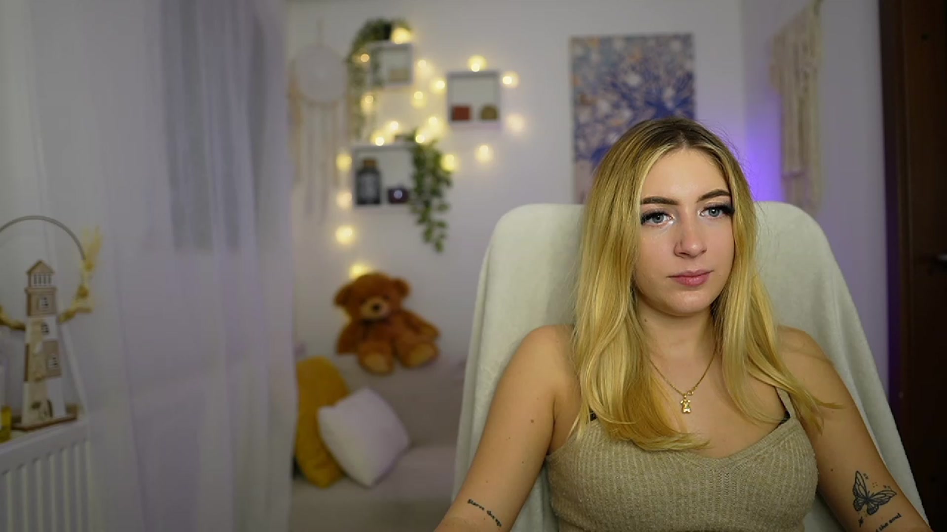 Gallery image thumbnail from Tina_Nappi18's myfreecams stream on, 10/27/2023, 12:19 image 14 of 20