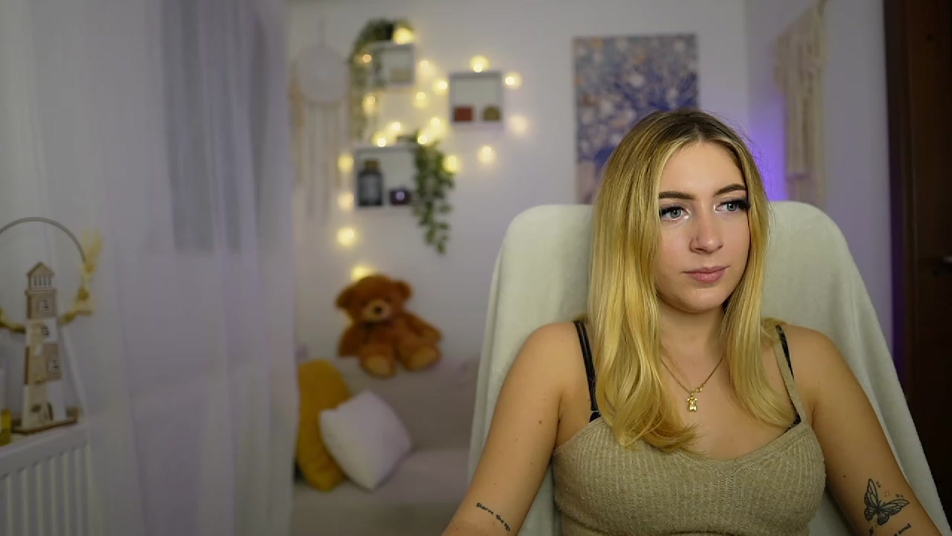 Gallery image thumbnail from Tina_Nappi18's myfreecams stream on, 10/27/2023, 12:19 image 9 of 20