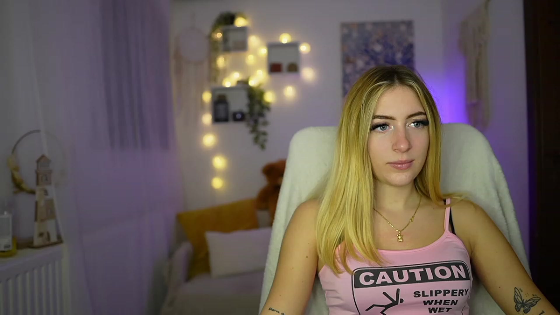 Gallery image thumbnail from Tina_Nappi18's myfreecams stream on, 10/30/2023, 15:48 image 17 of 20