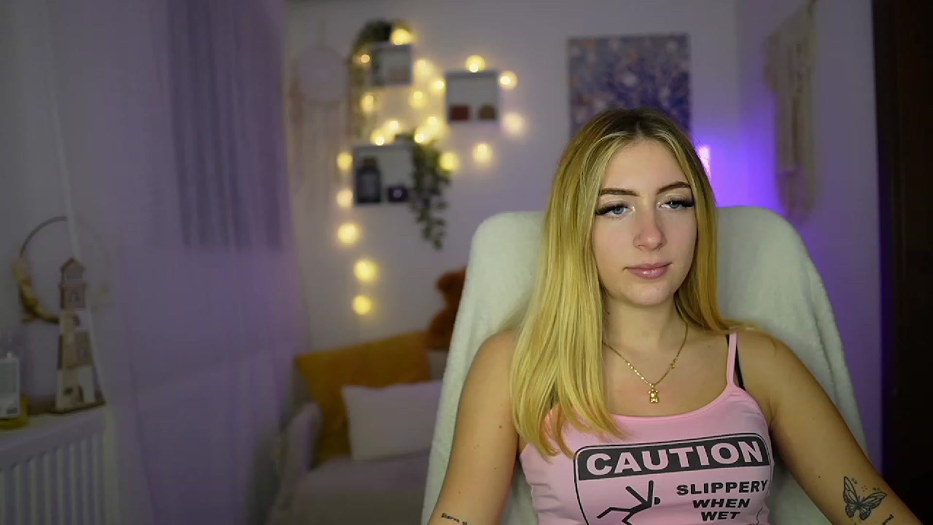 Gallery image thumbnail from Tina_Nappi18's myfreecams stream on, 10/30/2023, 15:48 image 14 of 20