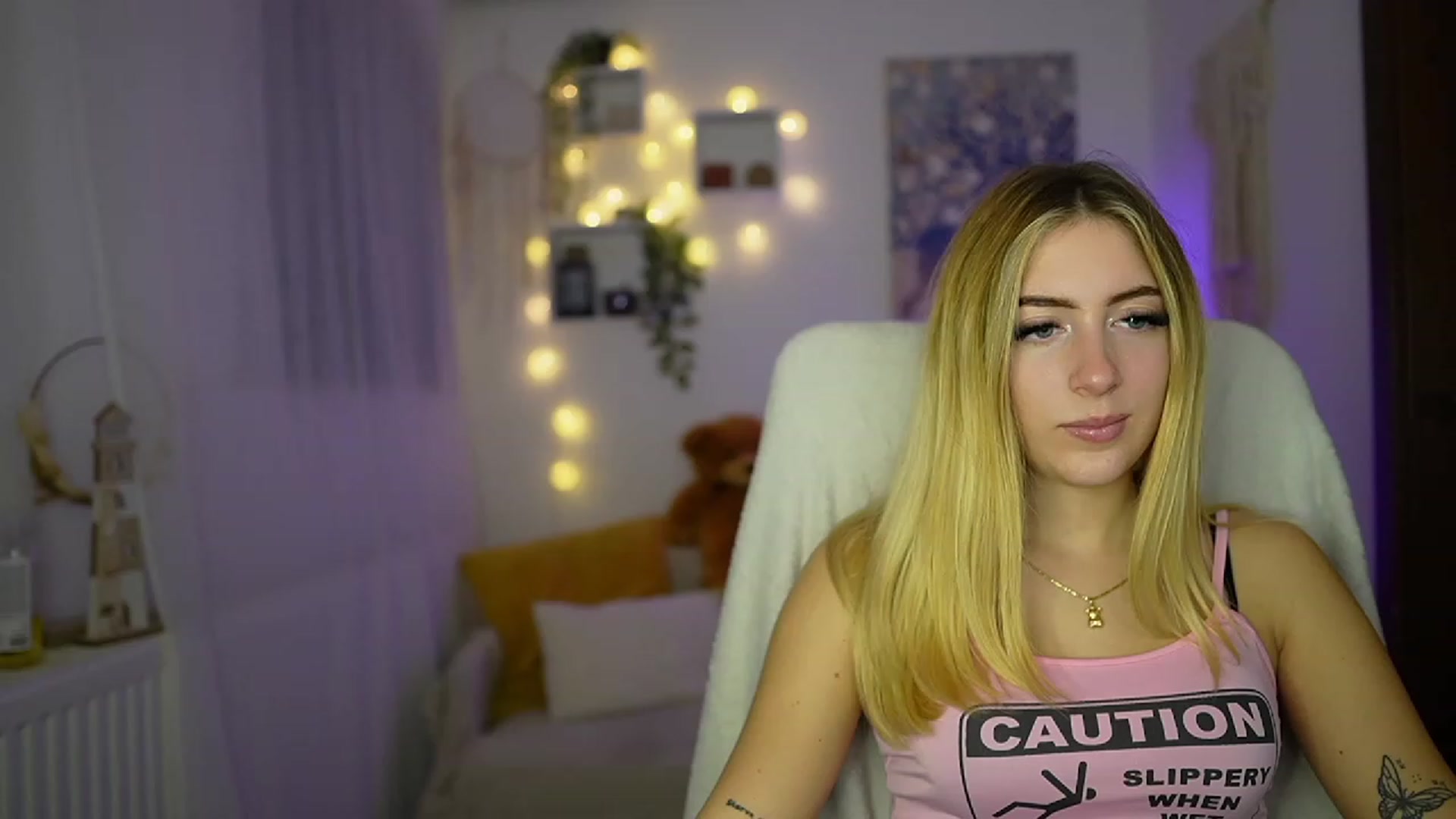 Gallery image thumbnail from Tina_Nappi18's myfreecams stream on, 10/30/2023, 15:48 image 6 of 20