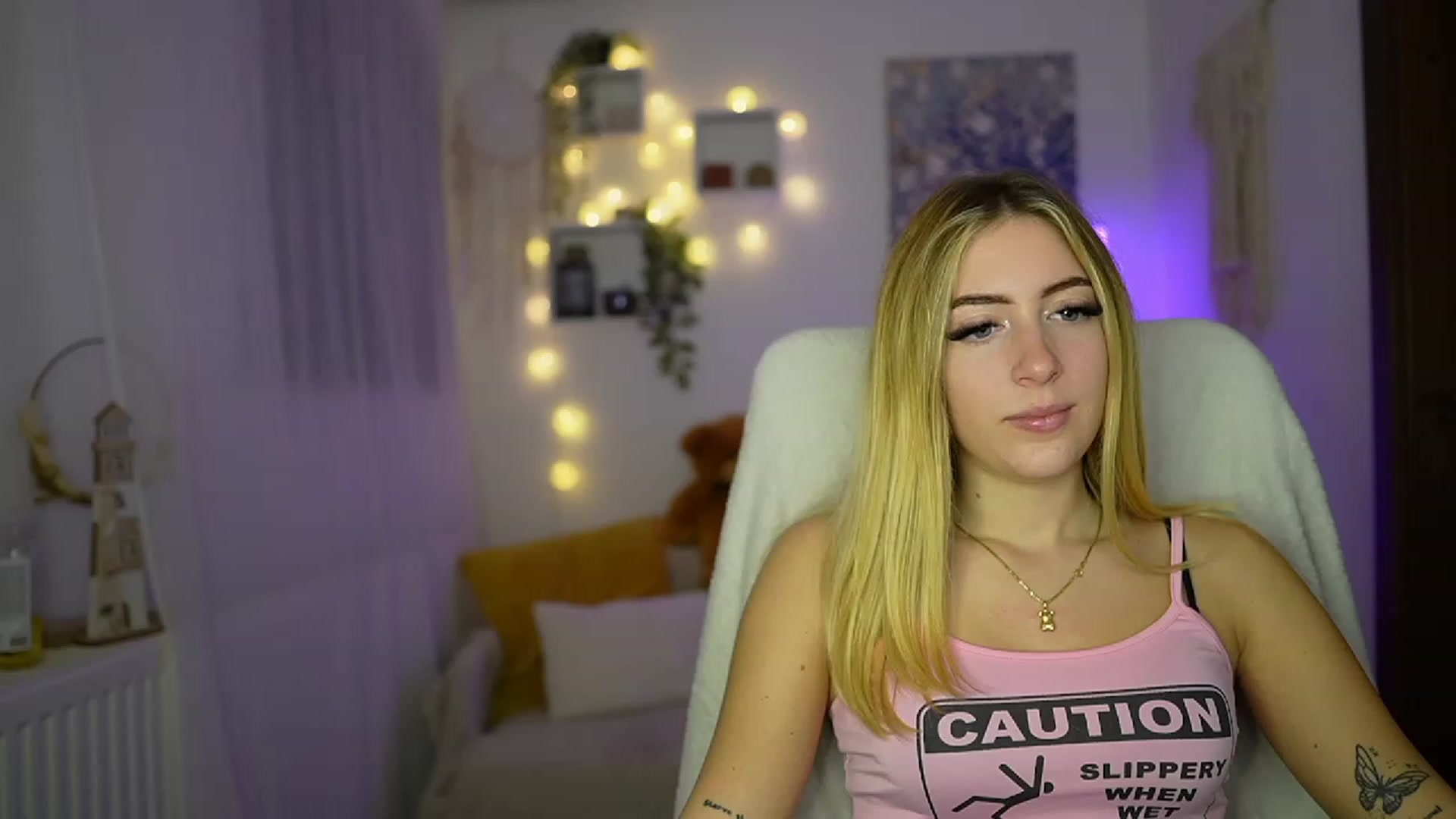 Gallery image thumbnail from Tina_Nappi18's myfreecams stream on, 10/30/2023, 15:48 image 18 of 20