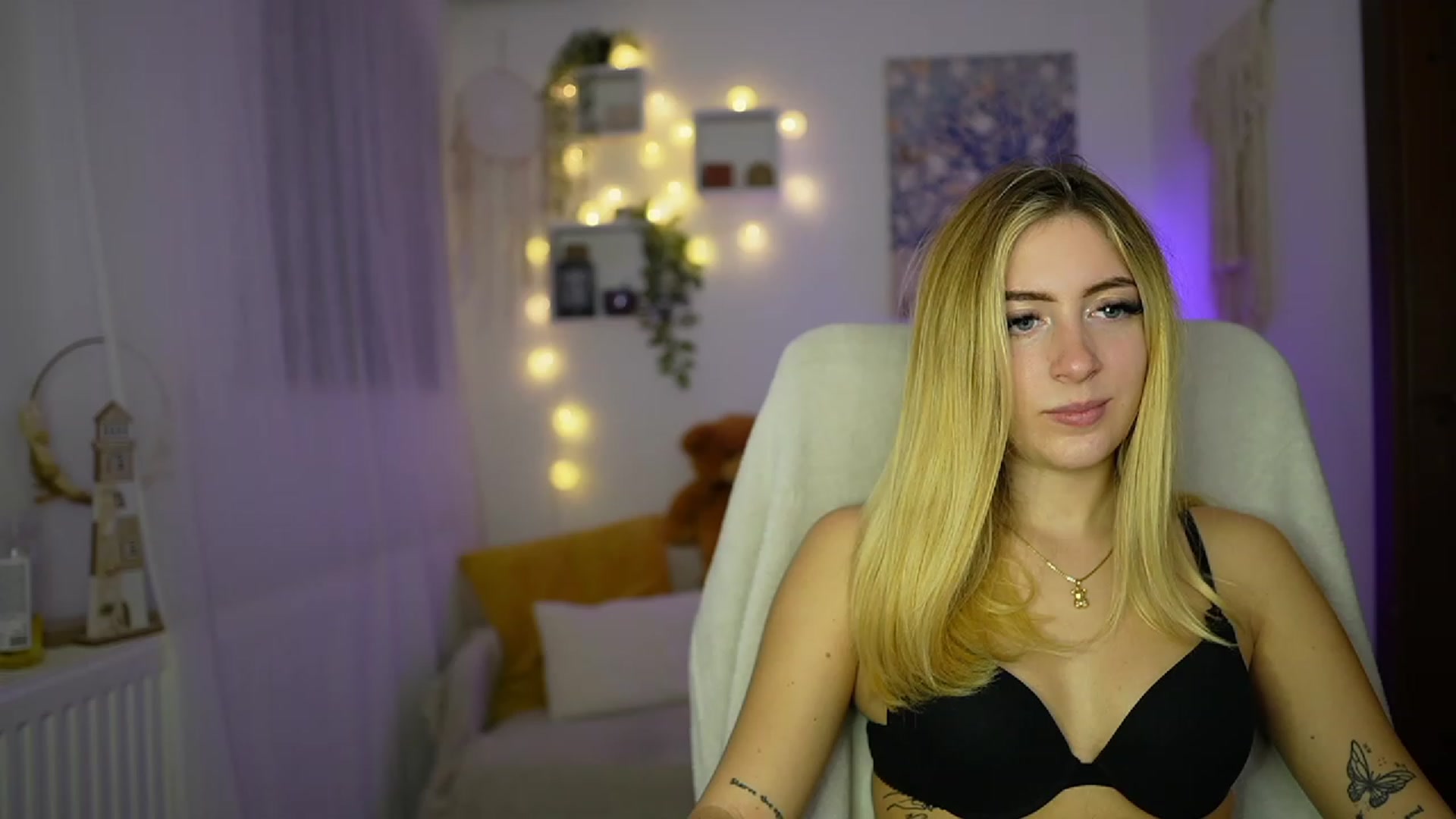 Gallery image thumbnail from Tina_Nappi18's myfreecams stream on, 10/30/2023, 17:04 image 13 of 20