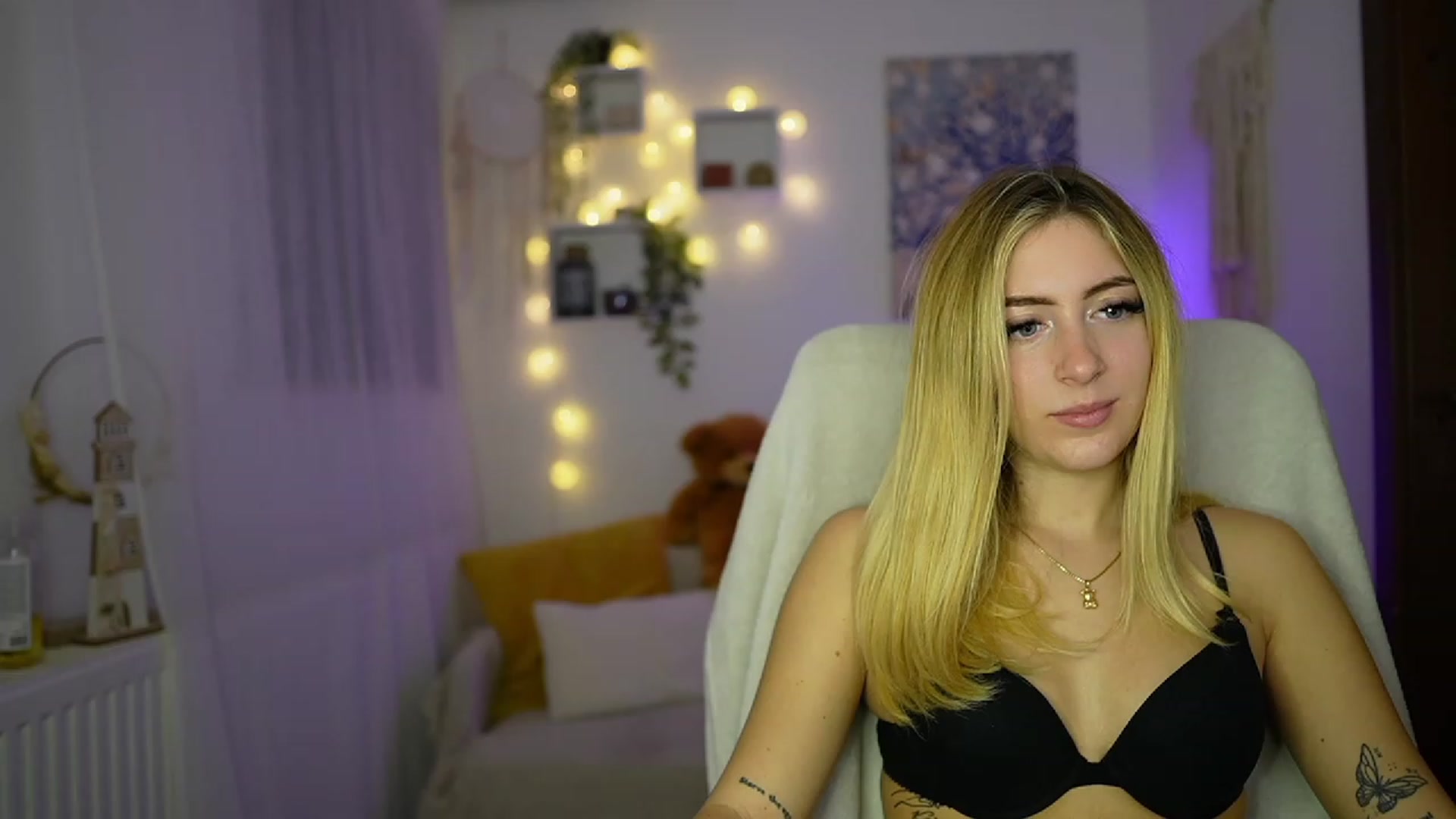 Gallery image thumbnail from Tina_Nappi18's myfreecams stream on, 10/30/2023, 17:04 image 15 of 20