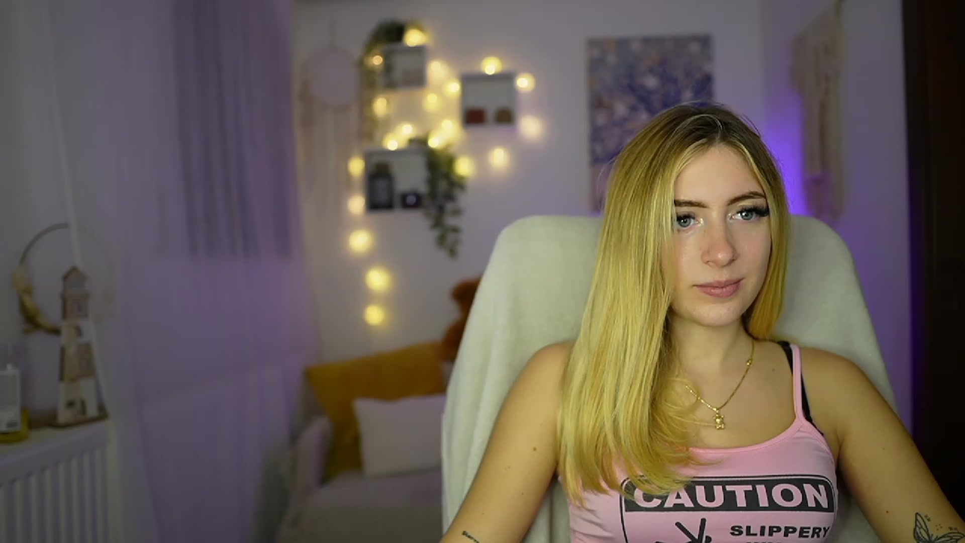 Gallery image thumbnail from Tina_Nappi18's myfreecams stream on, 10/30/2023, 17:04 image 4 of 20