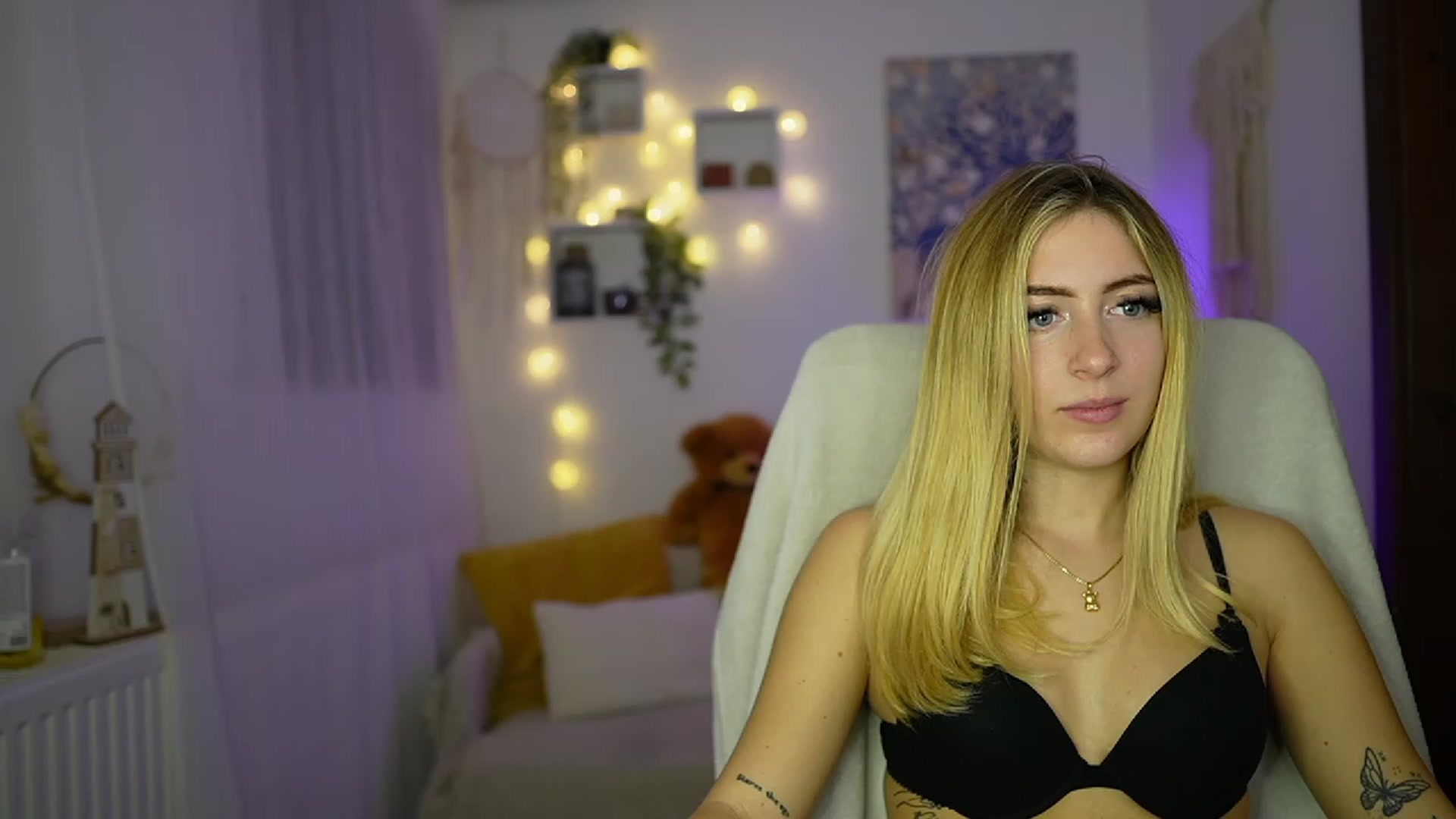 Gallery image thumbnail from Tina_Nappi18's myfreecams stream on, 10/30/2023, 17:04 image 19 of 20