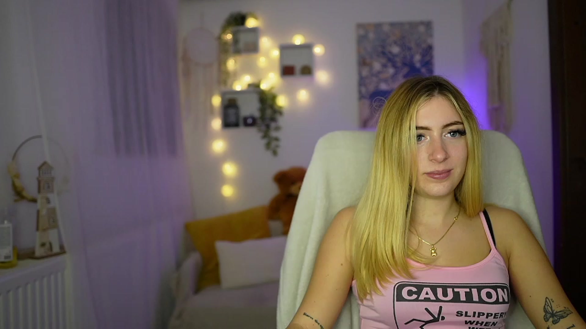 Gallery image thumbnail from Tina_Nappi18's myfreecams stream on, 10/30/2023, 18:37 image 16 of 20
