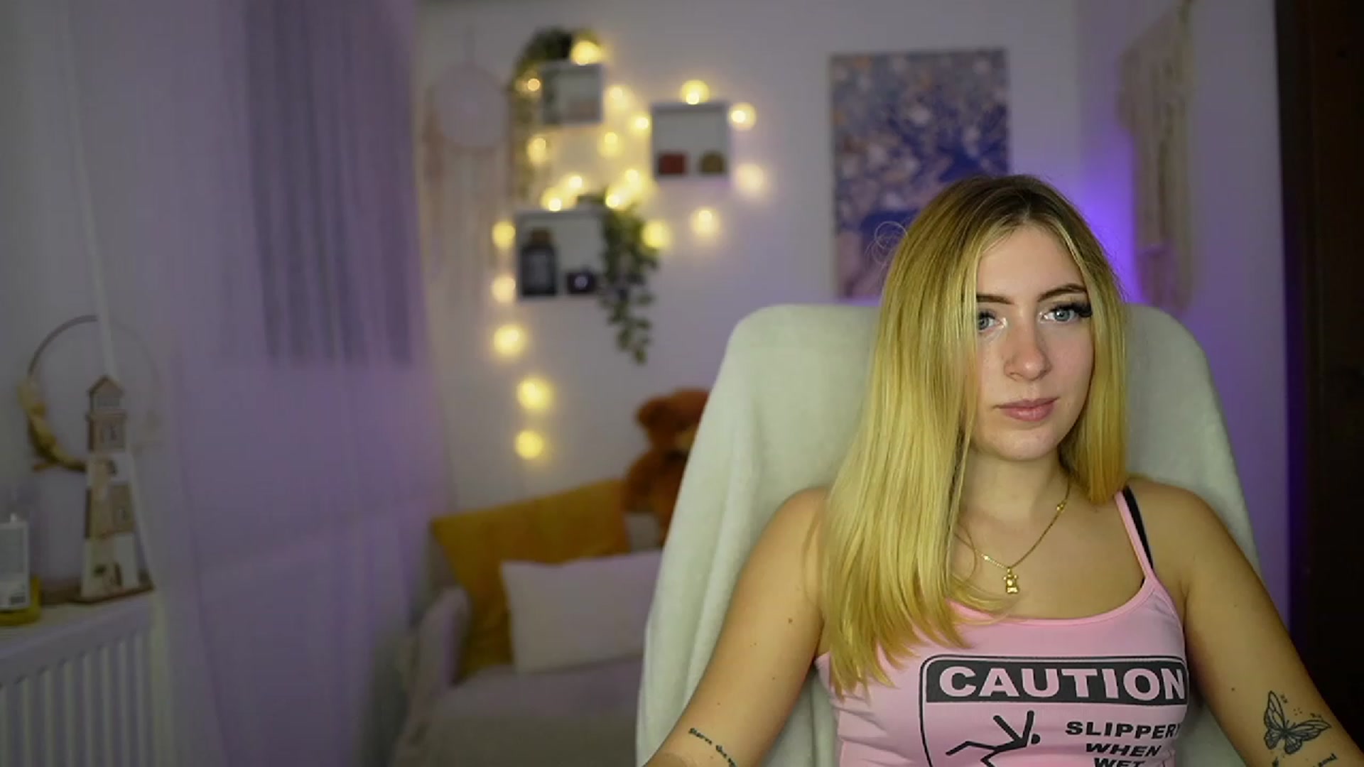 Gallery image thumbnail from Tina_Nappi18's myfreecams stream on, 10/30/2023, 18:37 image 14 of 20