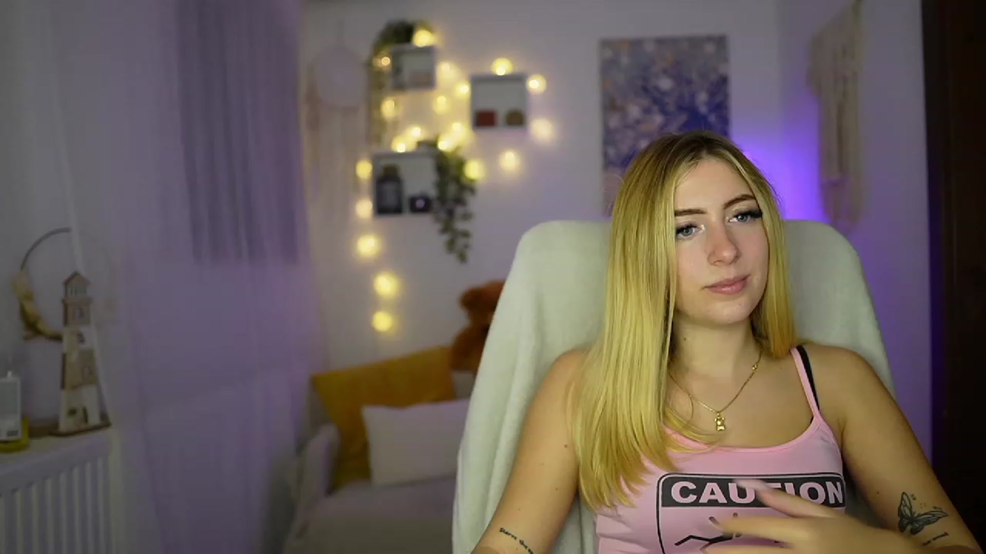 Gallery image thumbnail from Tina_Nappi18's myfreecams stream on, 10/30/2023, 18:37 image 10 of 20