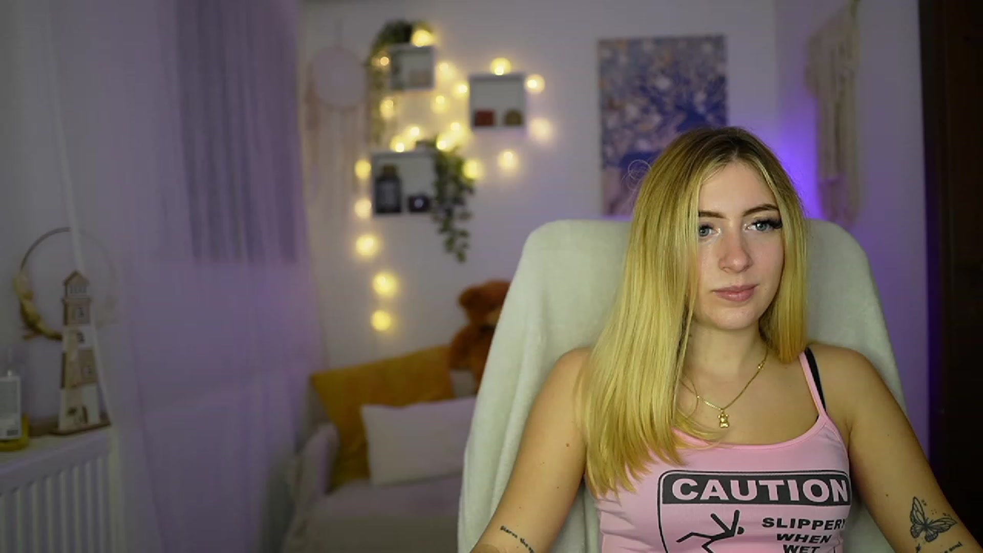 Gallery image thumbnail from Tina_Nappi18's myfreecams stream on, 10/30/2023, 18:37 image 11 of 20