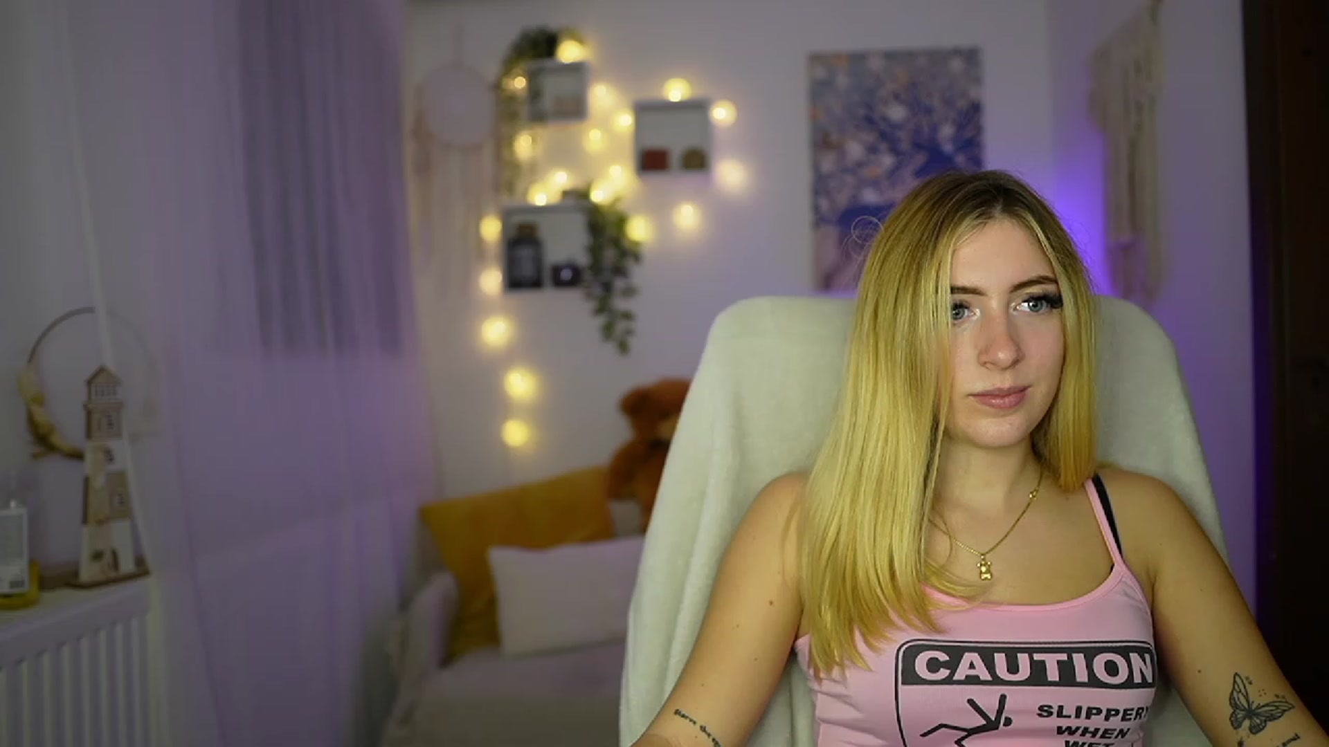 Gallery image thumbnail from Tina_Nappi18's myfreecams stream on, 10/30/2023, 18:37 image 13 of 20