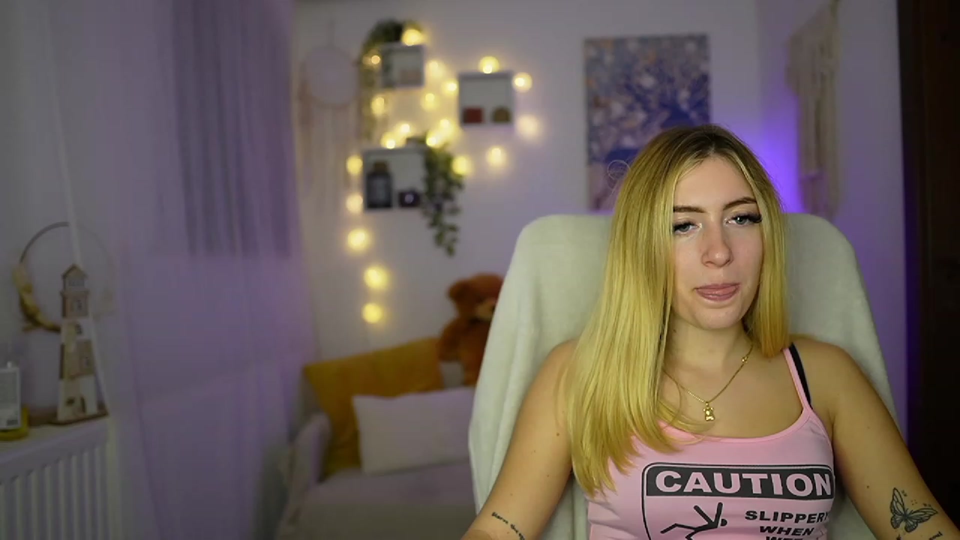 Gallery image thumbnail from Tina_Nappi18's myfreecams stream on, 10/30/2023, 18:37 image 19 of 20