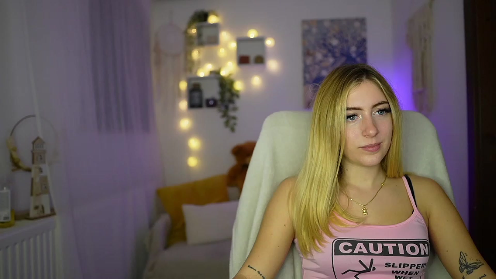 Gallery image thumbnail from Tina_Nappi18's myfreecams stream on, 10/30/2023, 18:37 image 6 of 20