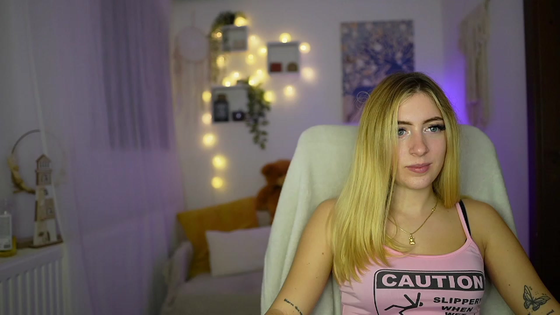 Gallery image thumbnail from Tina_Nappi18's myfreecams stream on, 10/30/2023, 18:37 image 12 of 20