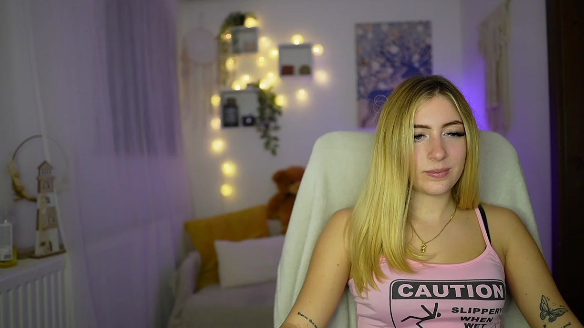 Gallery image thumbnail from Tina_Nappi18's myfreecams stream on, 10/30/2023, 18:37 image 4 of 20