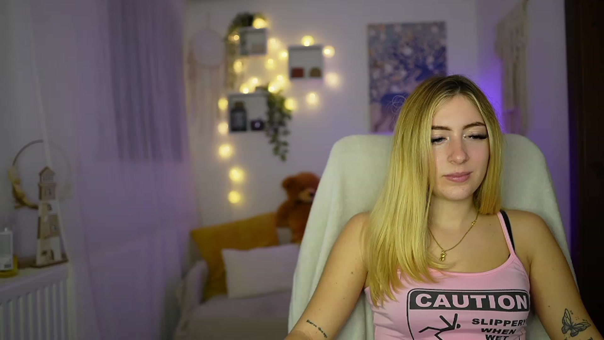 Gallery image thumbnail from Tina_Nappi18's myfreecams stream on, 10/30/2023, 18:37 image 1 of 20