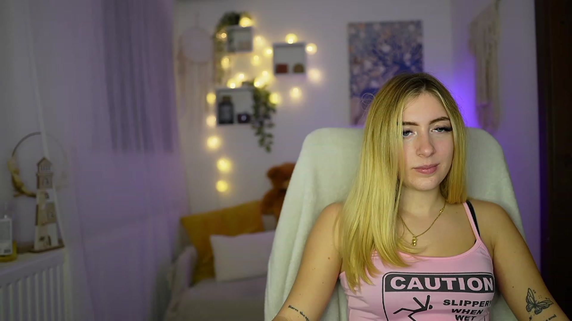 Gallery image thumbnail from Tina_Nappi18's myfreecams stream on, 10/30/2023, 18:37 image 5 of 20