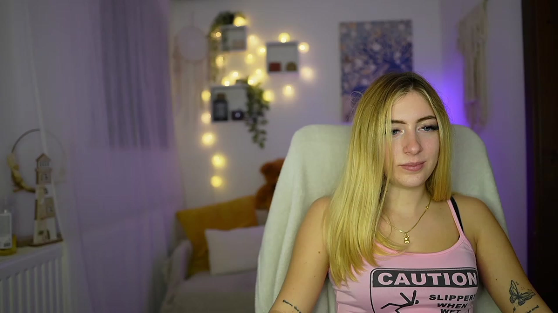 Gallery image thumbnail from Tina_Nappi18's myfreecams stream on, 10/30/2023, 18:37 image 9 of 20