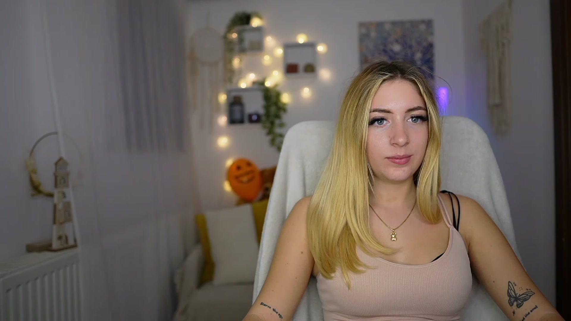 Gallery image thumbnail from Tina_Nappi18's myfreecams stream on, 10/31/2023, 16:16 image 20 of 20