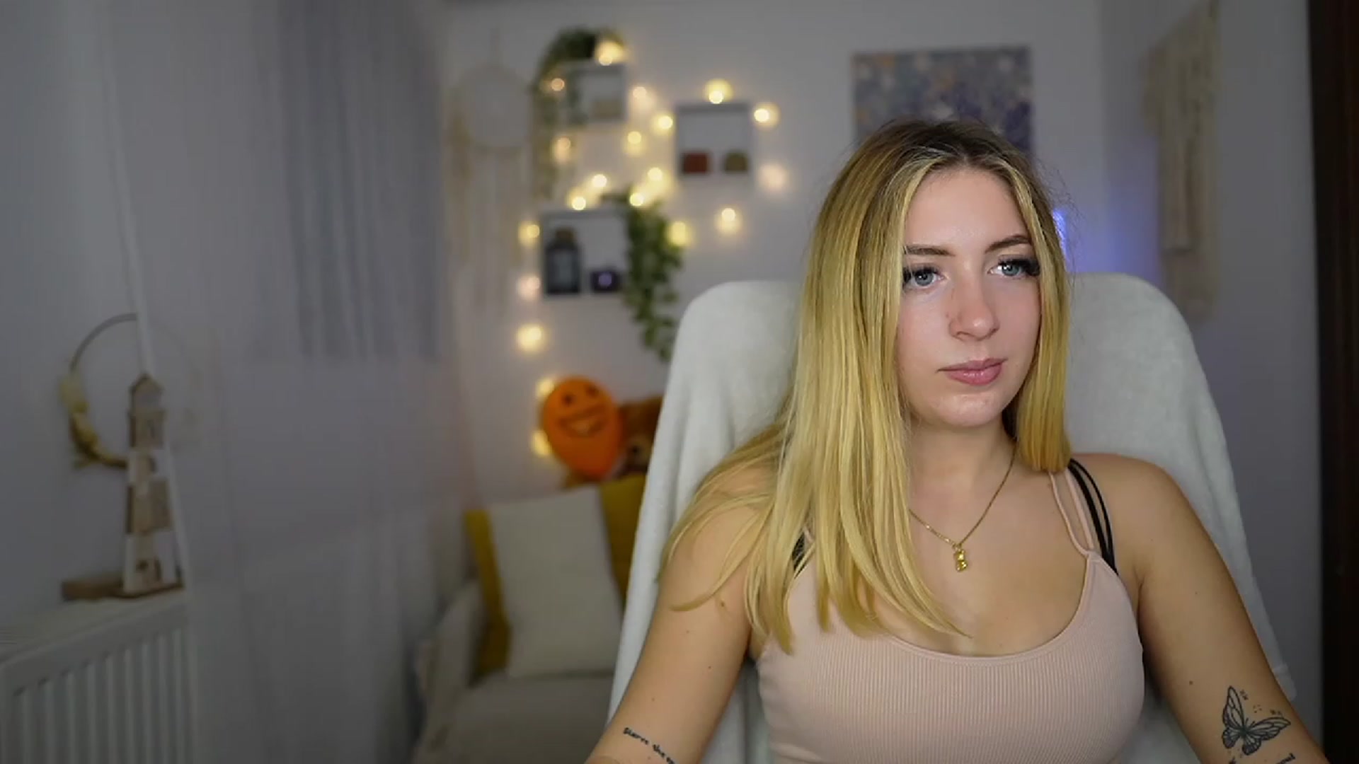 Gallery image thumbnail from Tina_Nappi18's myfreecams stream on, 10/31/2023, 16:16 image 7 of 20