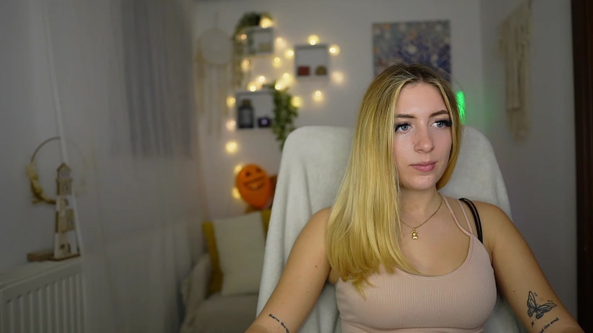 Gallery image thumbnail from Tina_Nappi18's myfreecams stream on, 10/31/2023, 16:16 image 16 of 20