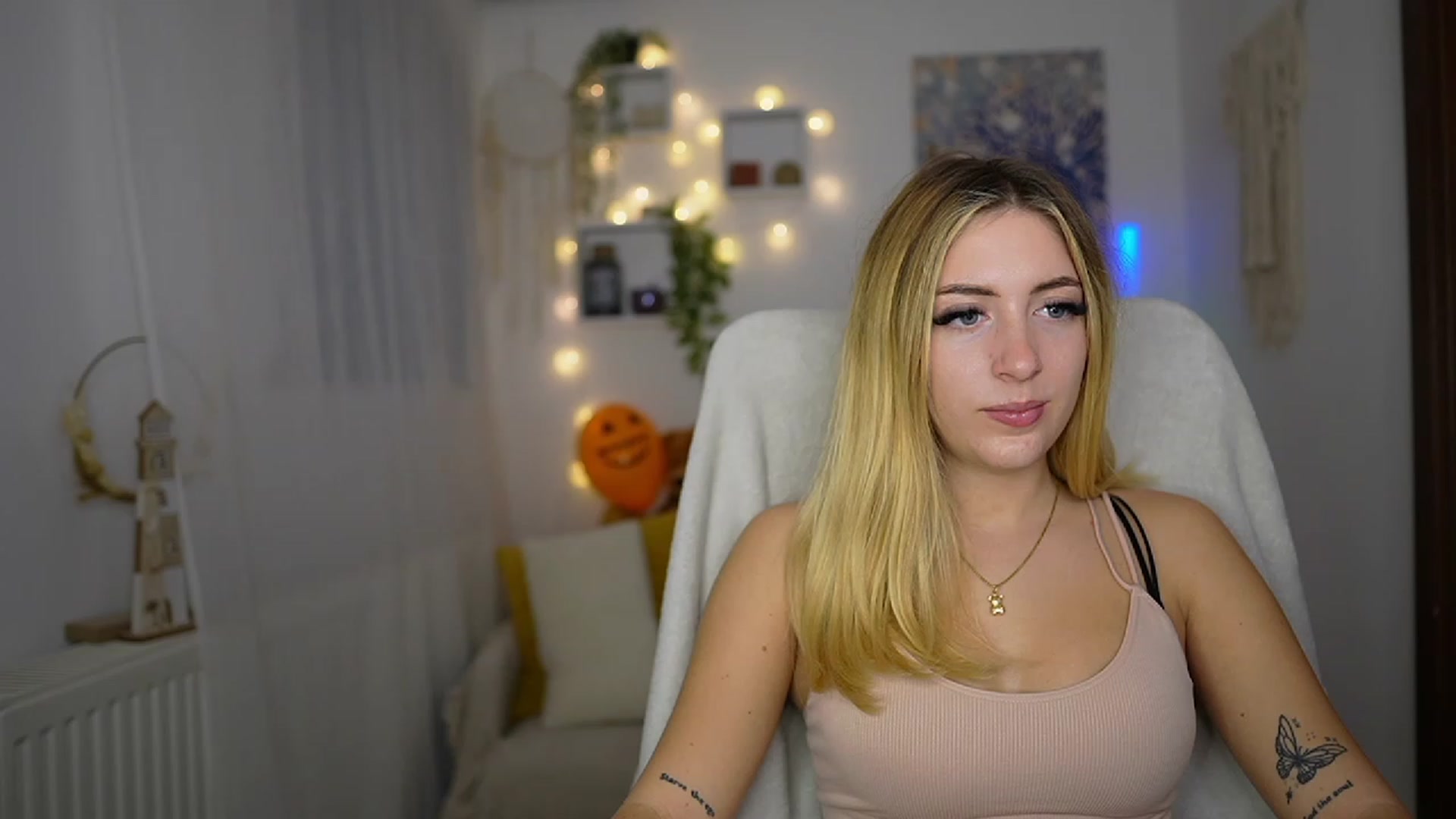 Gallery image thumbnail from Tina_Nappi18's myfreecams stream on, 10/31/2023, 16:16 image 8 of 20