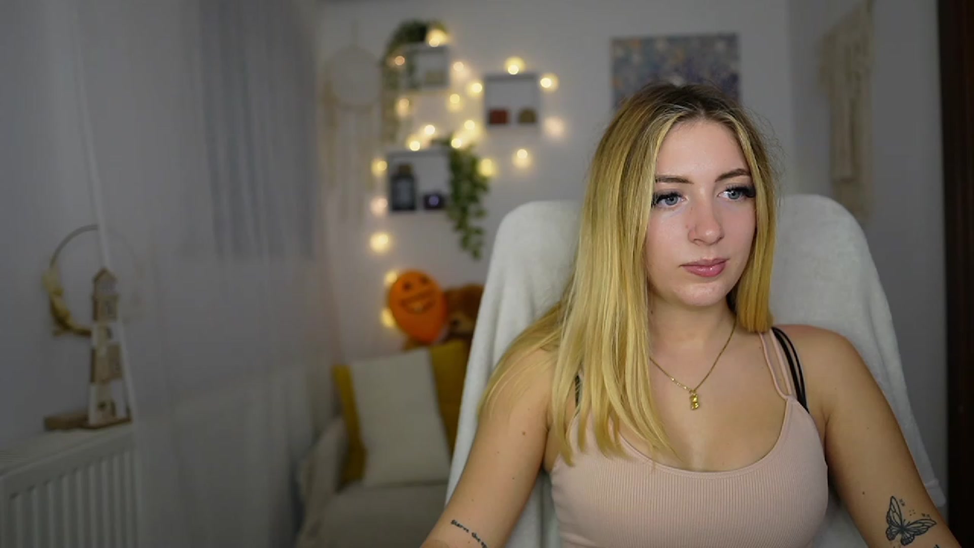 Gallery image thumbnail from Tina_Nappi18's myfreecams stream on, 10/31/2023, 16:16 image 6 of 20