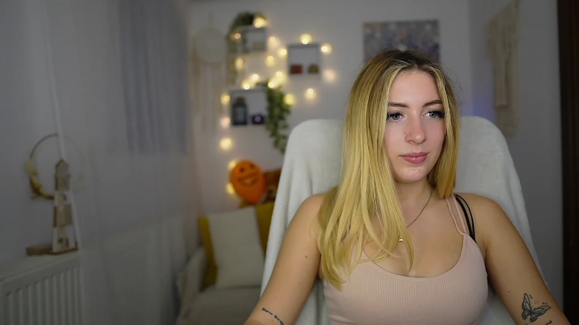 Gallery image thumbnail from Tina_Nappi18's myfreecams stream on, 10/31/2023, 16:16 image 3 of 20