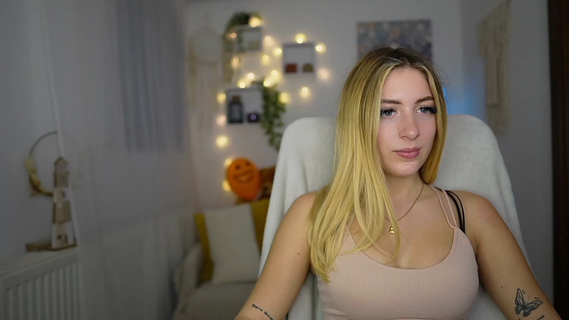 Gallery image thumbnail from Tina_Nappi18's myfreecams stream on, 10/31/2023, 16:16 image 1 of 20